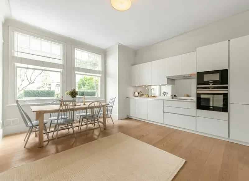 Spacious 1-Bedroom Garden Flat West Putney Chain Free