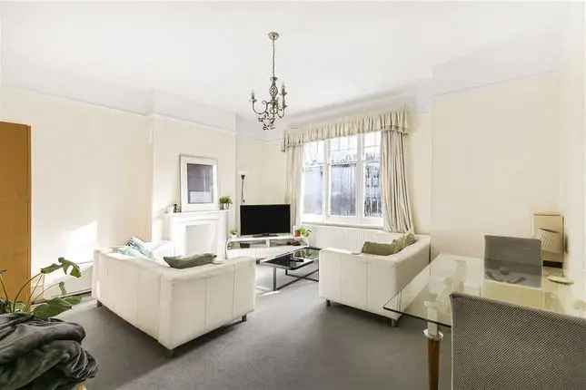 Spacious 4-Bedroom Flat to Rent in Putney