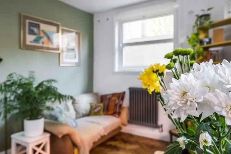 2 Bedroom Flat for Sale near Crossrail