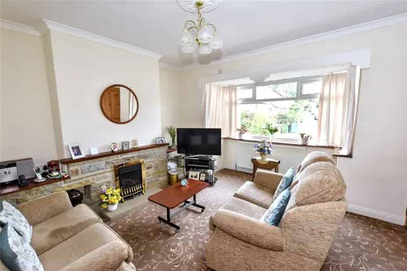 2 Bed End Terrace House with Conservatory and Large Garden - Chapel Allerton