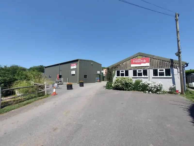 Commercial Buildings: Retail Showroom, Workshop & Café