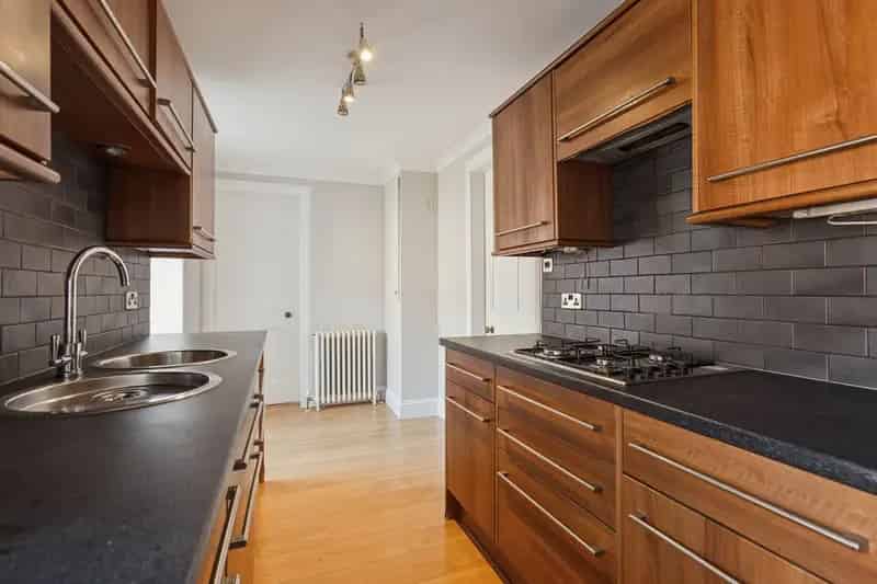 2 Bed Top Floor Flat Portobello Beach - Modern Kitchen Period Features