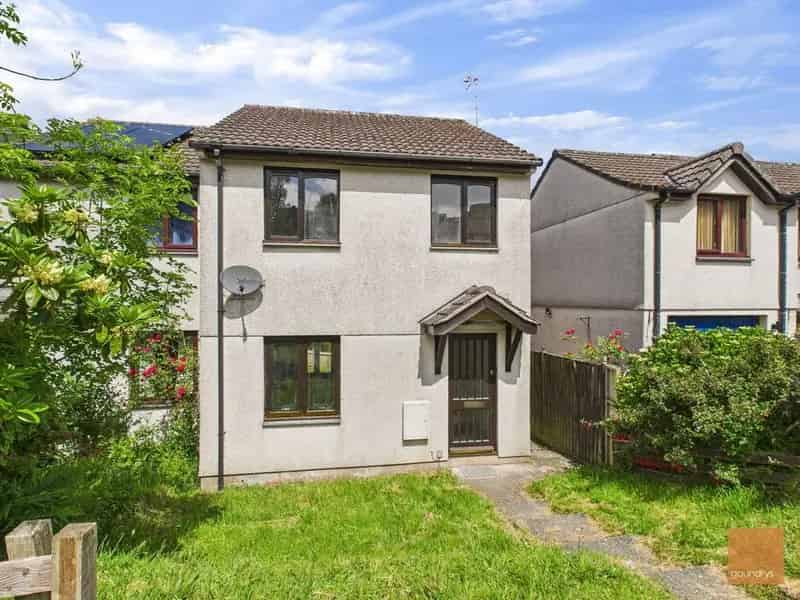3 Bedroom Semi-Detached House to Rent