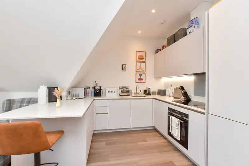 2 Bedroom Flat for Sale Reigate
