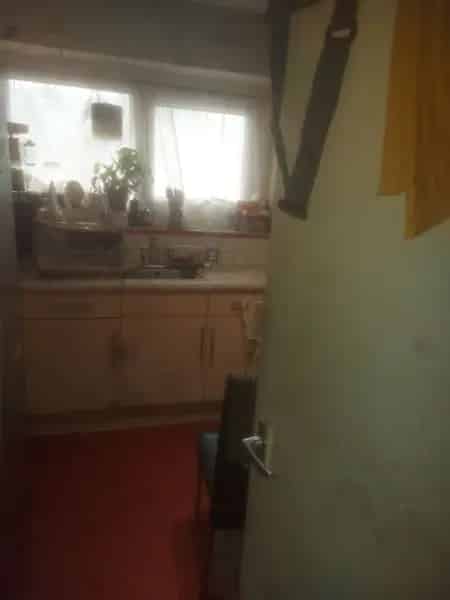 3 Bed Flat Near Station - Gas Central Heating