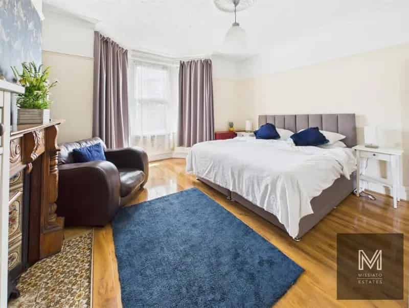 Two Bedroom Ground Floor Garden Apartment