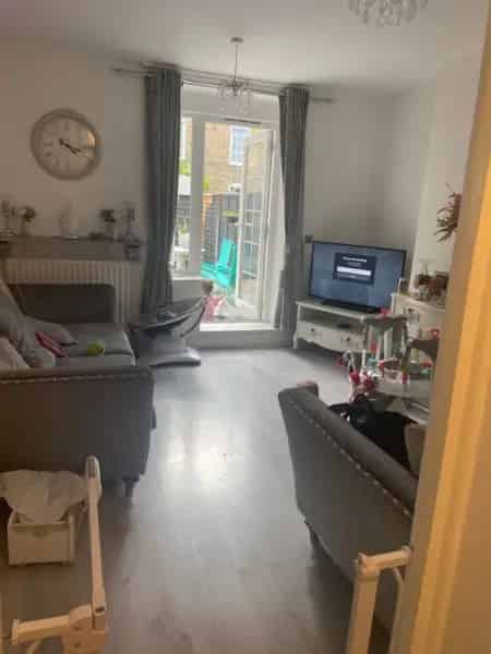 Large 3 Bedroom Ground Floor Flat with Private Garden