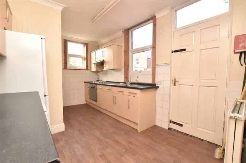 Four Double Bedroom Period Semi Detached Home Near Kirkstall Abbey