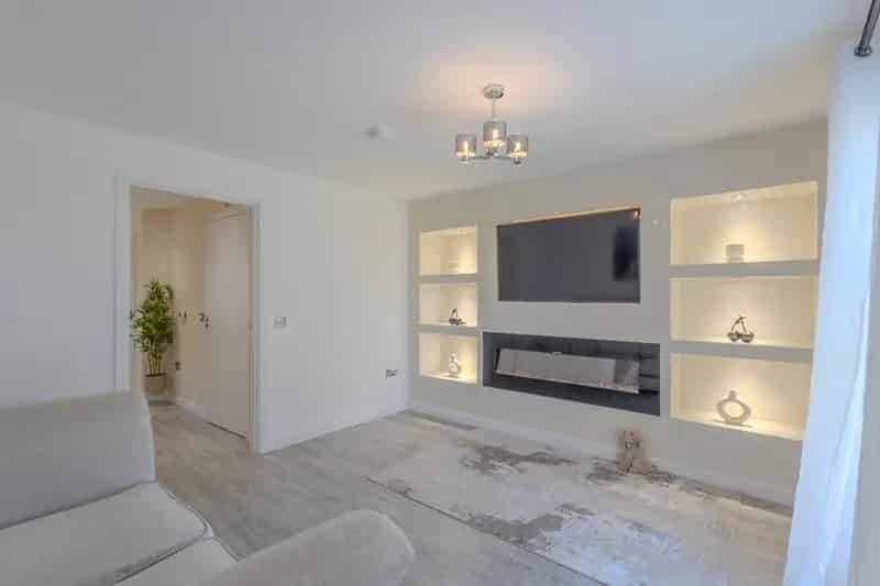 2 Bedroom Semi Detached House for Sale in Moodiesburn Glasgow