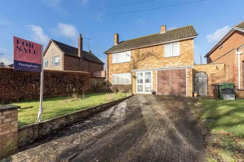 3 Bedroom Detached House For Sale - Total Refurbishment Needed