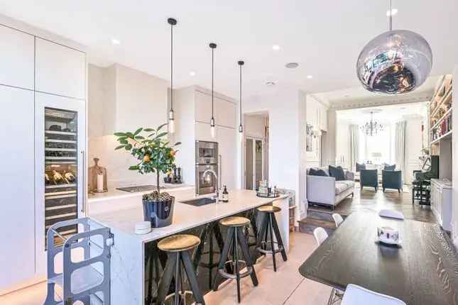 3 Bedroom House for Sale in Golders Green NW11