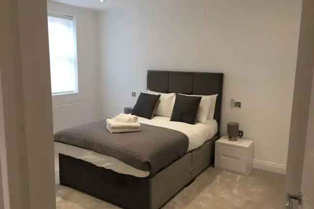 Flat for Rent in Ealing Broadway London W5