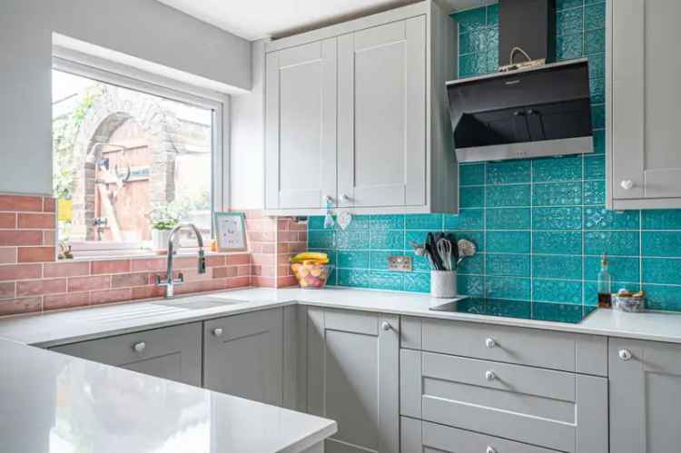 3 Bedroom Semi-Detached House for Sale in Oakley