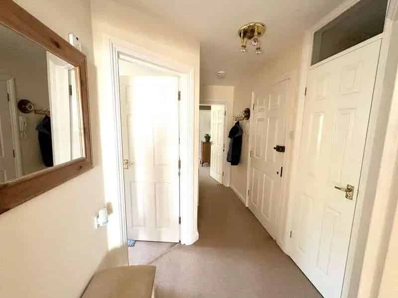 2 bed flat for sale