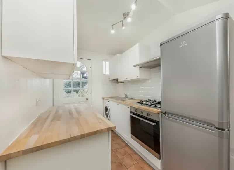 Bright 1-Bedroom Apartment in Period Conversion