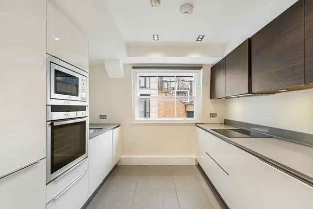 Flat to rent in Baker Street, Marylebone NW1