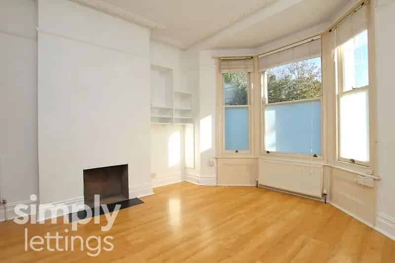 3 Bedroom Maisonette House to Rent in Brighton