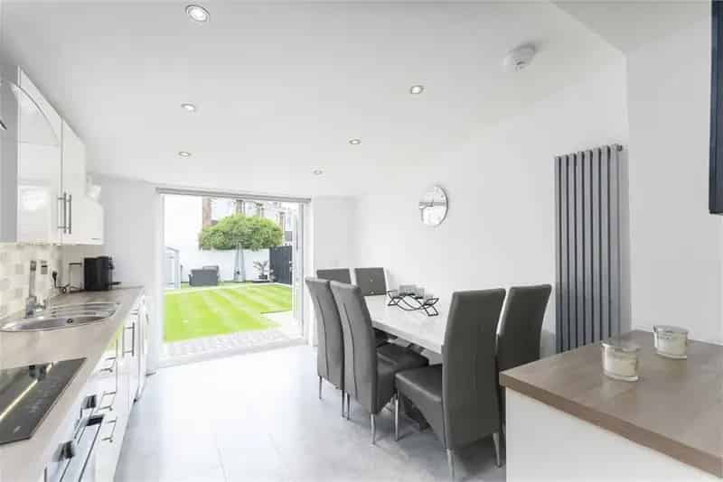 4 Bed Terraced House with 1 Reception Room and Private Garden