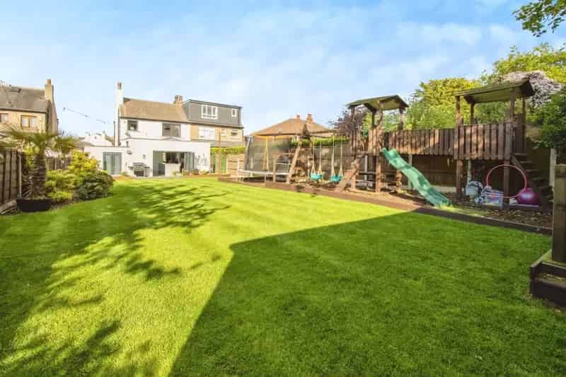 Stunning Extended 3-Bed Semi Detached Home Modern Family Home