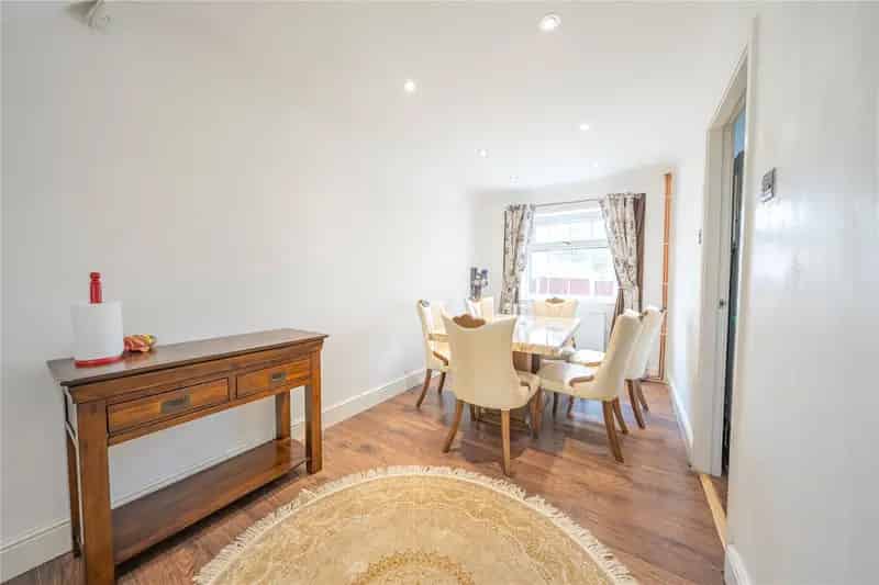 3 Bed House with Garage and Garden Near Moortown Corner