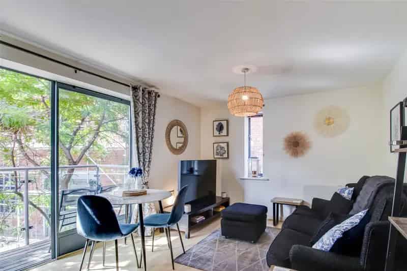 2 Bedroom Apartment House to Rent