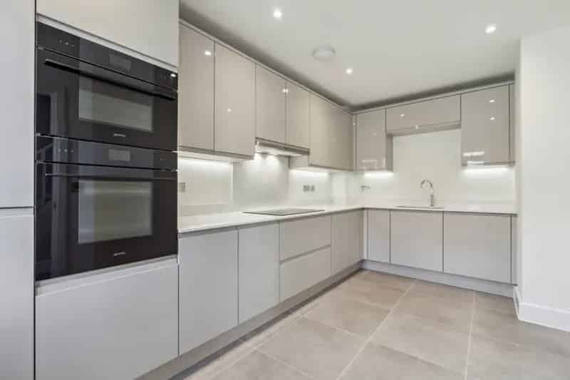 4 bedroom end of terrace house for sale