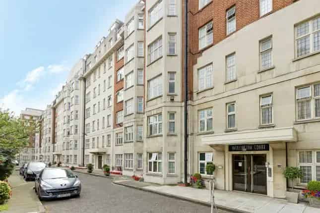 3 Bedroom Apartment for Sale in Wellington Court London