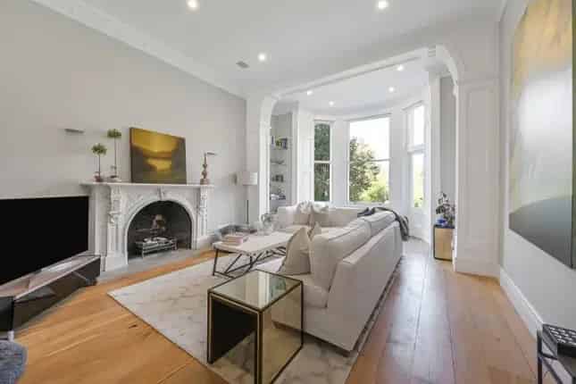 Terraced House to Rent Maida Vale W9