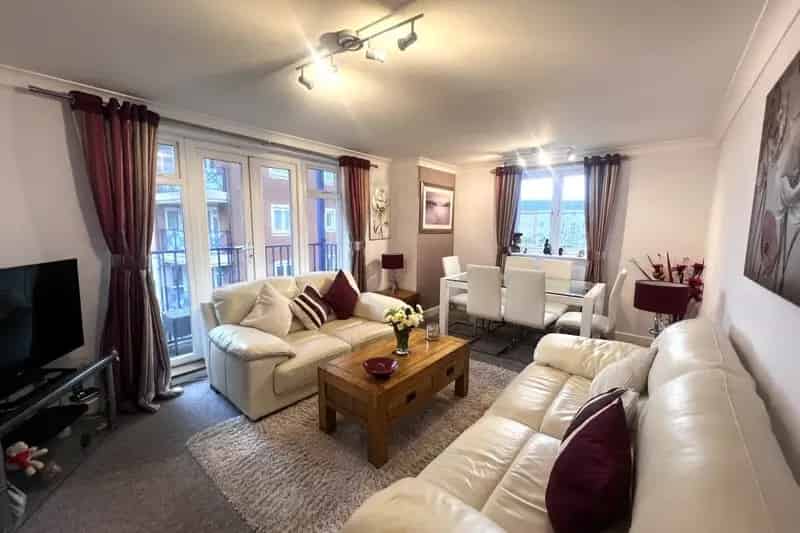 Modern First Floor Apartment South Harbour Two Double Bedrooms Zero Deposit Option