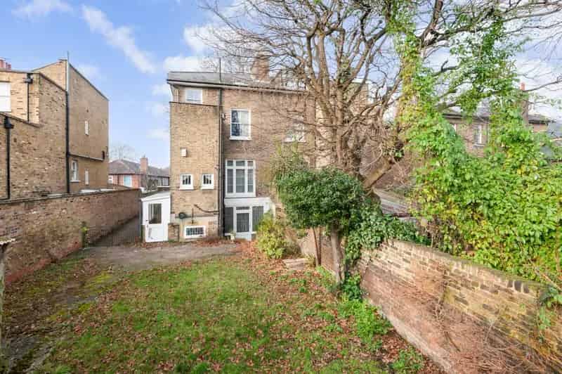4 Bedroom Semi-Detached House for Sale - Charlwood Road