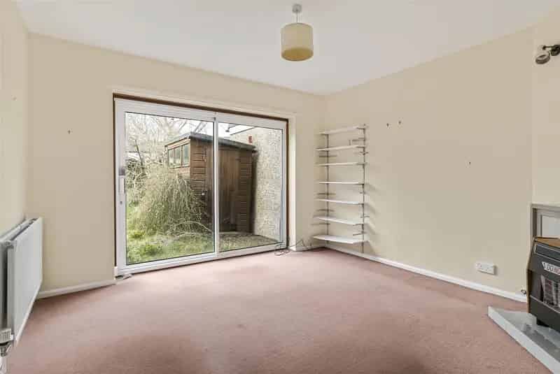 2 Bedroom Maisonette House to Rent - Renovation Project