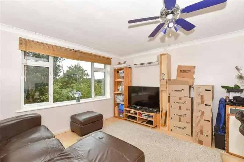 2 bed flat for sale