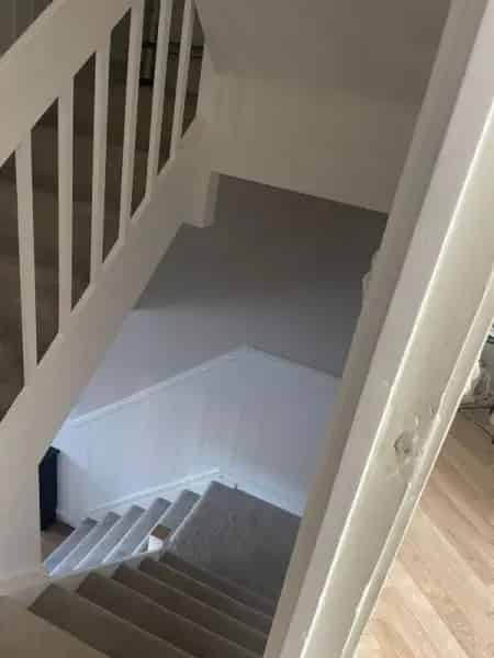 Lovely Three-Bed Townhouse Near Schools and Shops