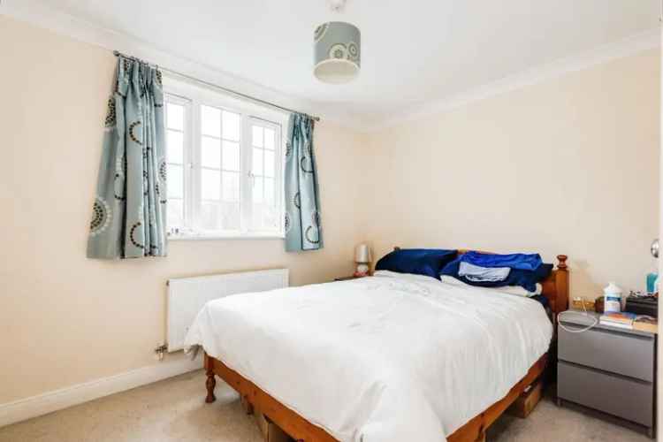 Two Bedroom Apartment in Littlemore with En-Suite and Parking