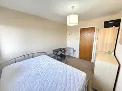 2-Bedroom 2-Bathroom Flat London E15 - Fully Furnished