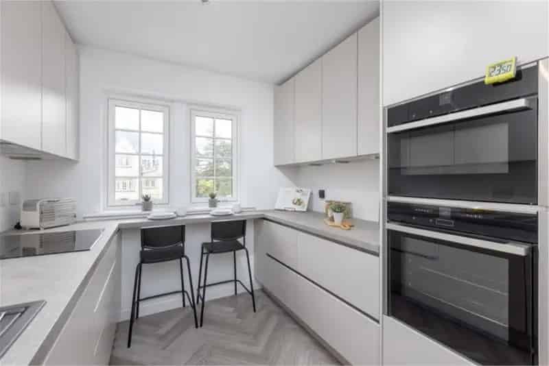 2 Bed Flat First Floor Liberton Modern Kitchen Parking