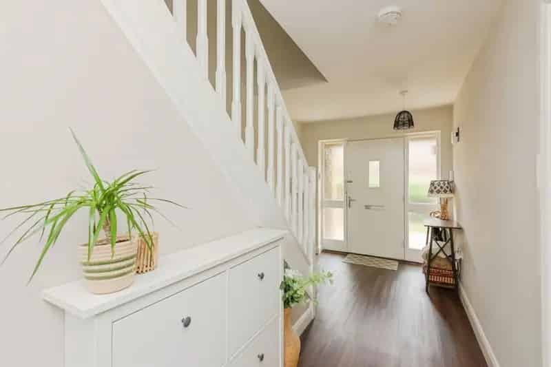 Modern 4-Bed Semi-Detached Home Near Transport Links