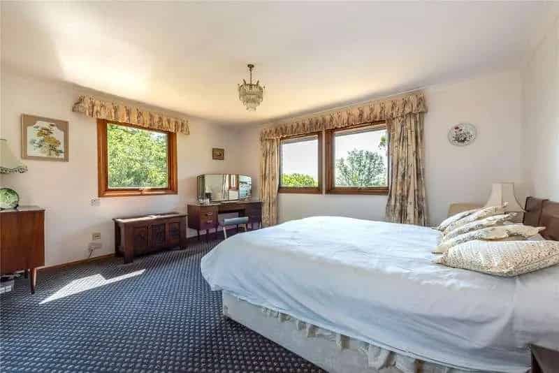 5 Bed House for Sale Surrey Hills Spectaculer Southerly Views