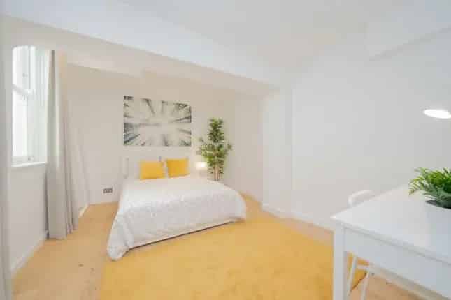 3-Bedroom Apartment with Private Patio Near Formosa Gardens