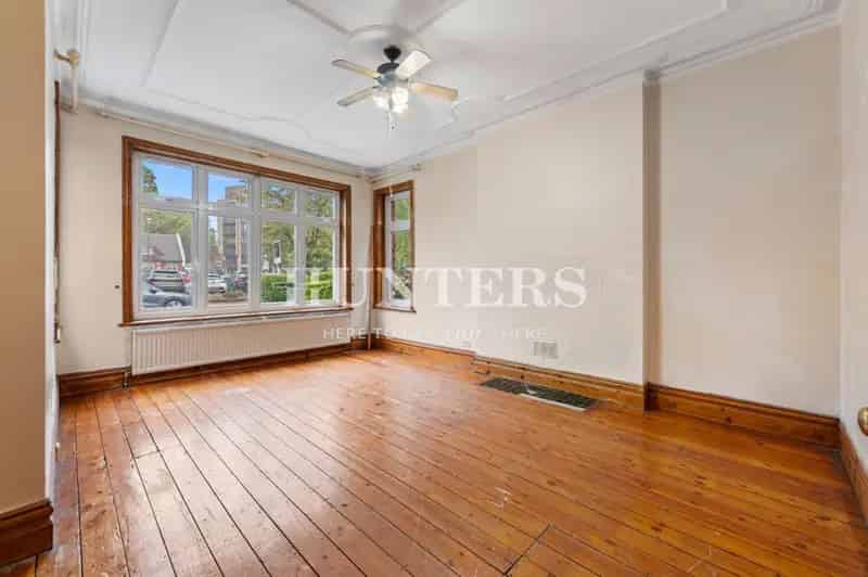 2 Bedroom Flat For Sale 754 SQ FT Ground Floor Maisonette