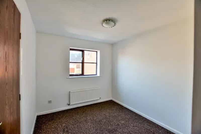 Spacious 1-Bed City Centre Apartment Hull Available Now Zero Deposit