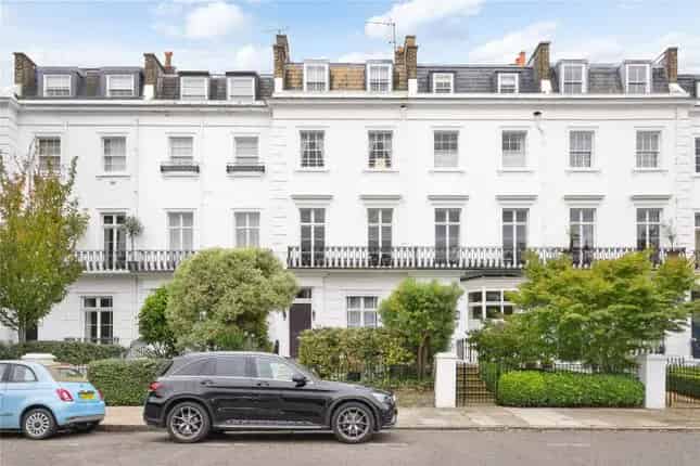 Egerton Terrace Family House For Sale in London SW3