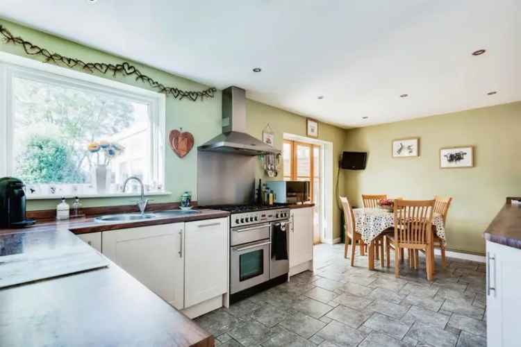 4 Bedroom Semi Detached House in Wroughton
