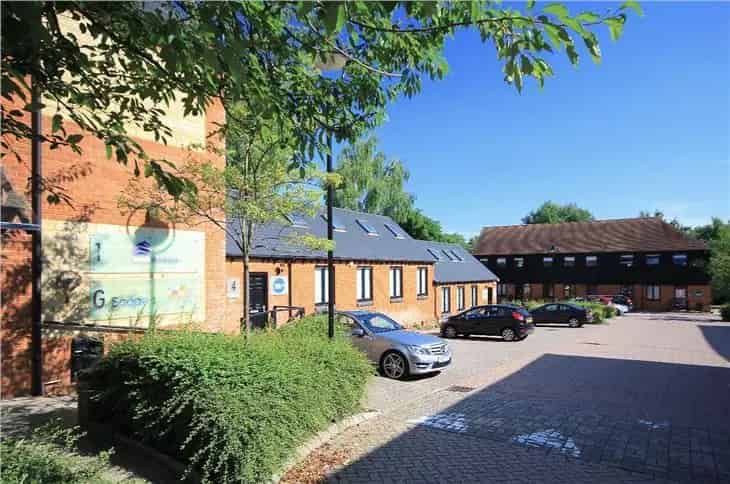 High Standard Suites Near Wolverton Train Station