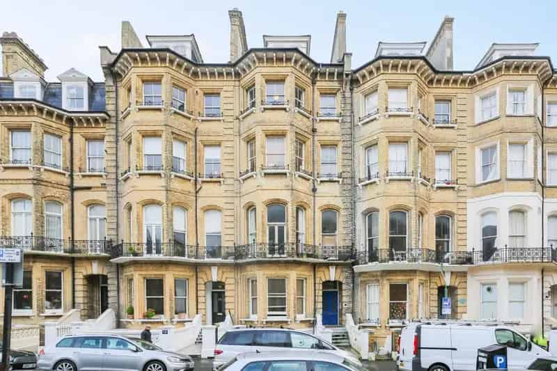 2 Bedroom Sea View Apartment Hove