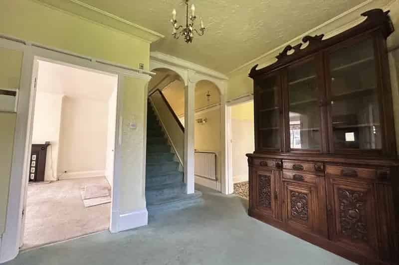 6 Bedroom Detached House Knighton Leicester Large Garden Ample Parking