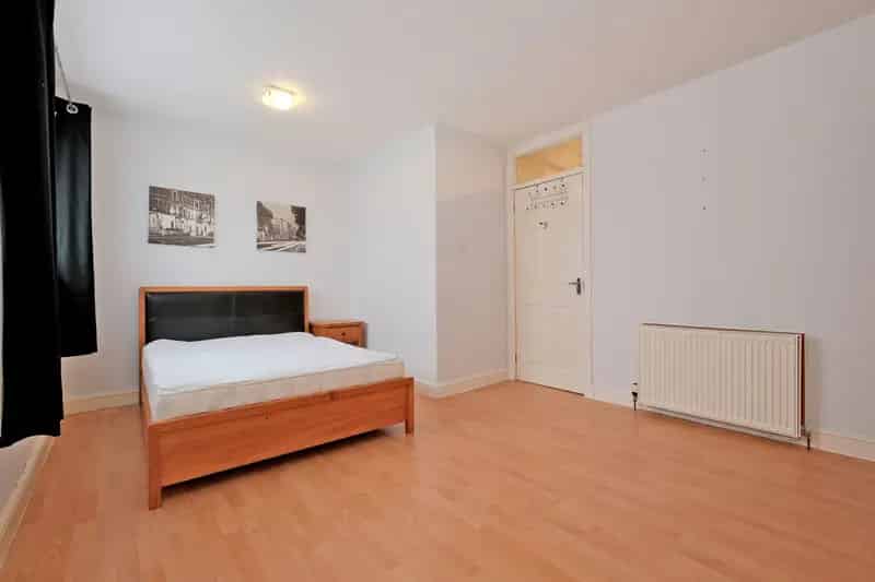 2 Bed Mid Terraced House Near University of Aberdeen
