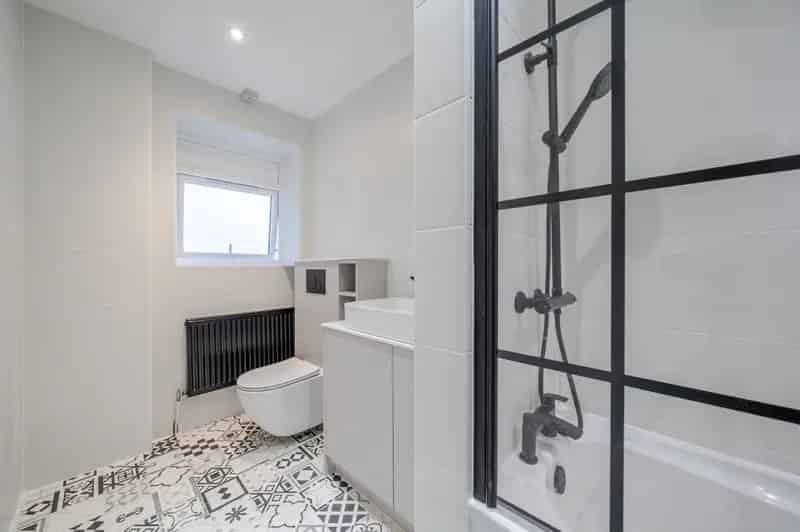 2 Bedroom Flat for Sale Reigate
