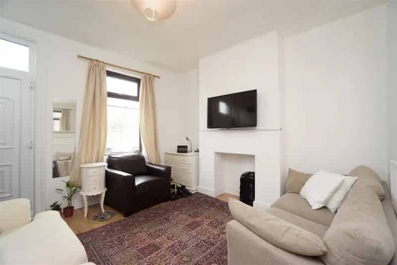 2 Bedroom House To Let Crookes Shared Accommodation or 4 Bed Terrace Investment