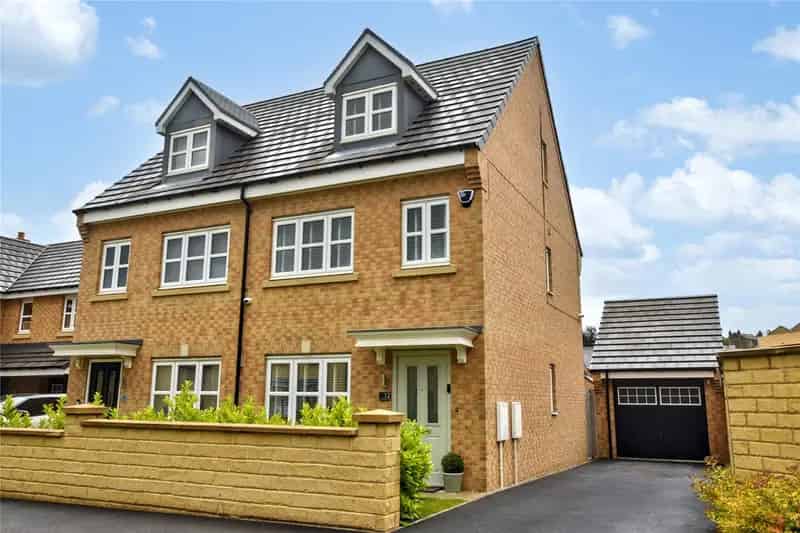 3-Bedroom Semi-Detached Home with Private Garden